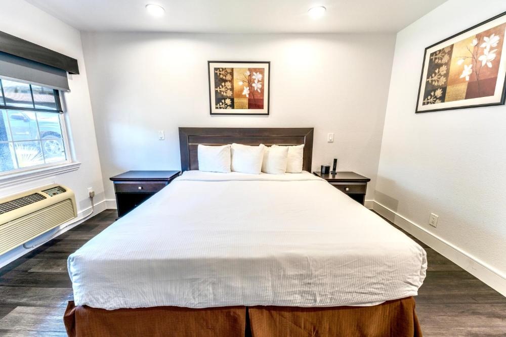 Non-Smoking Two Queen Room